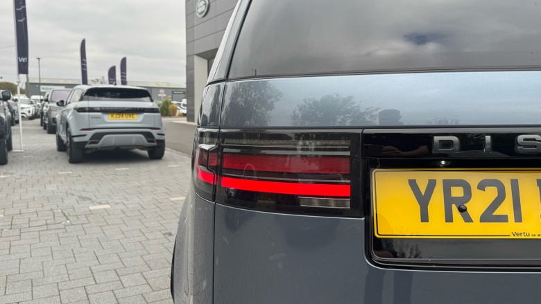 Land Rover Discovery 3.0 D300 R-Dynamic HSE 5dr Auto Diesel Station Wagon